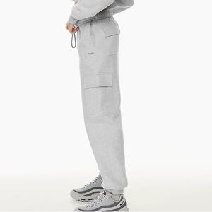 TNA Sweatfleece Cozy Fleece Mega Fit Cargo Joggers Aritzia Size Small DARK GREEN